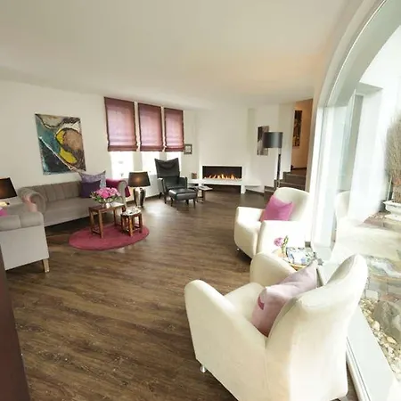 Romantik Neuhaus Hotel 4*