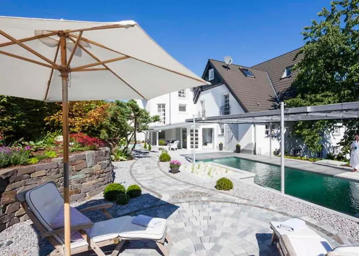 Hotel Romantik Neuhaus 4*