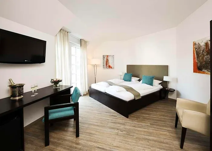 Romantik Neuhaus 호텔 4*