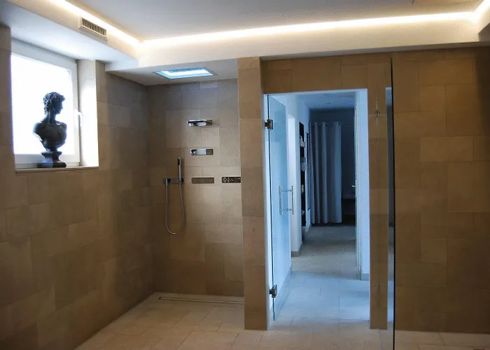 호텔 Romantik Neuhaus 4*