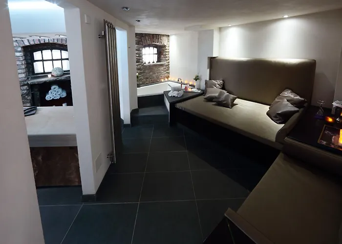 Romantik Neuhaus 호텔 4*