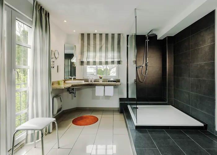 Romantik Neuhaus Hotel 4*